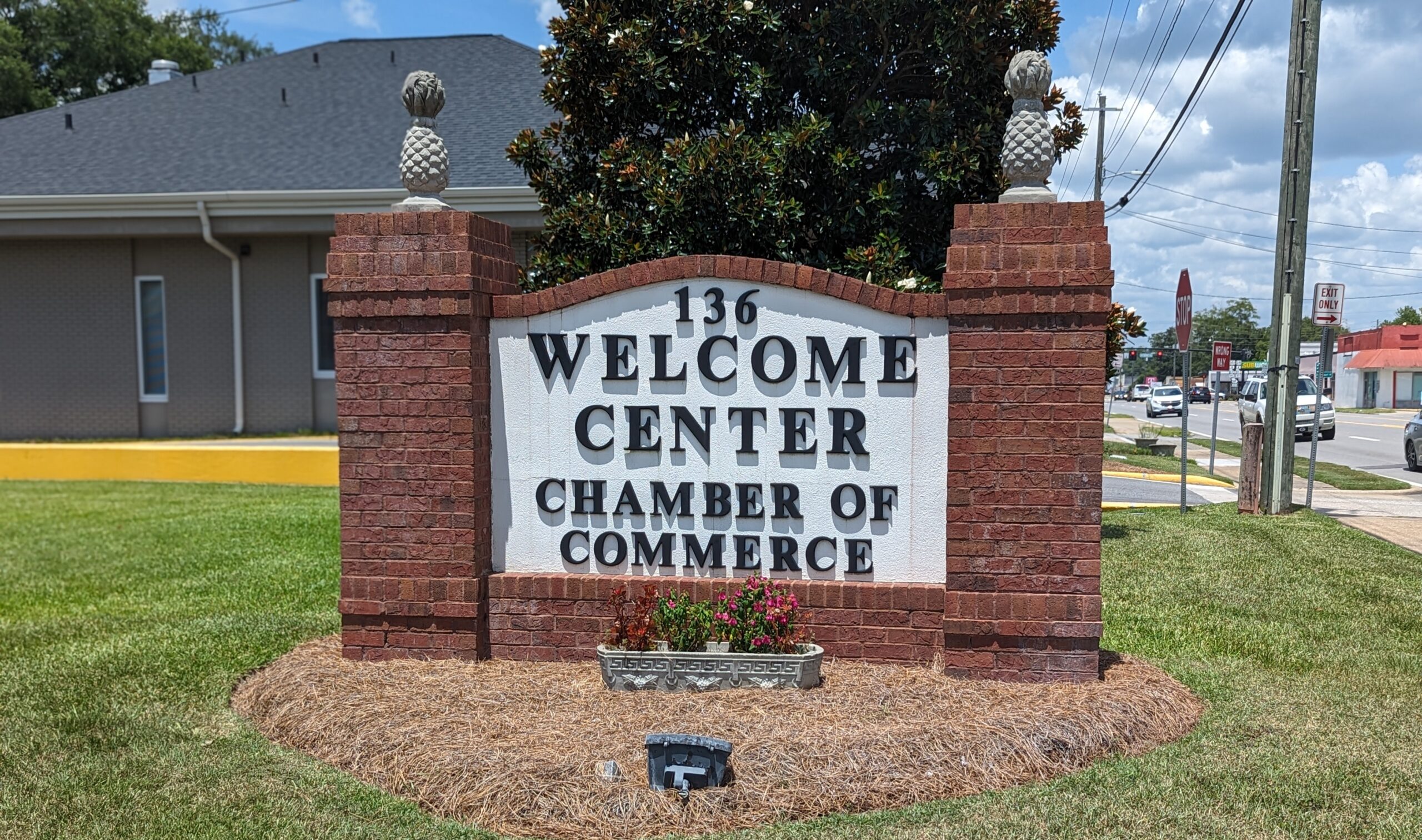 PXL_20230727_180612776.PORTRAIT_chamber - City of Glennville Georgia Chamber of Commerce sign in Glennville GA
